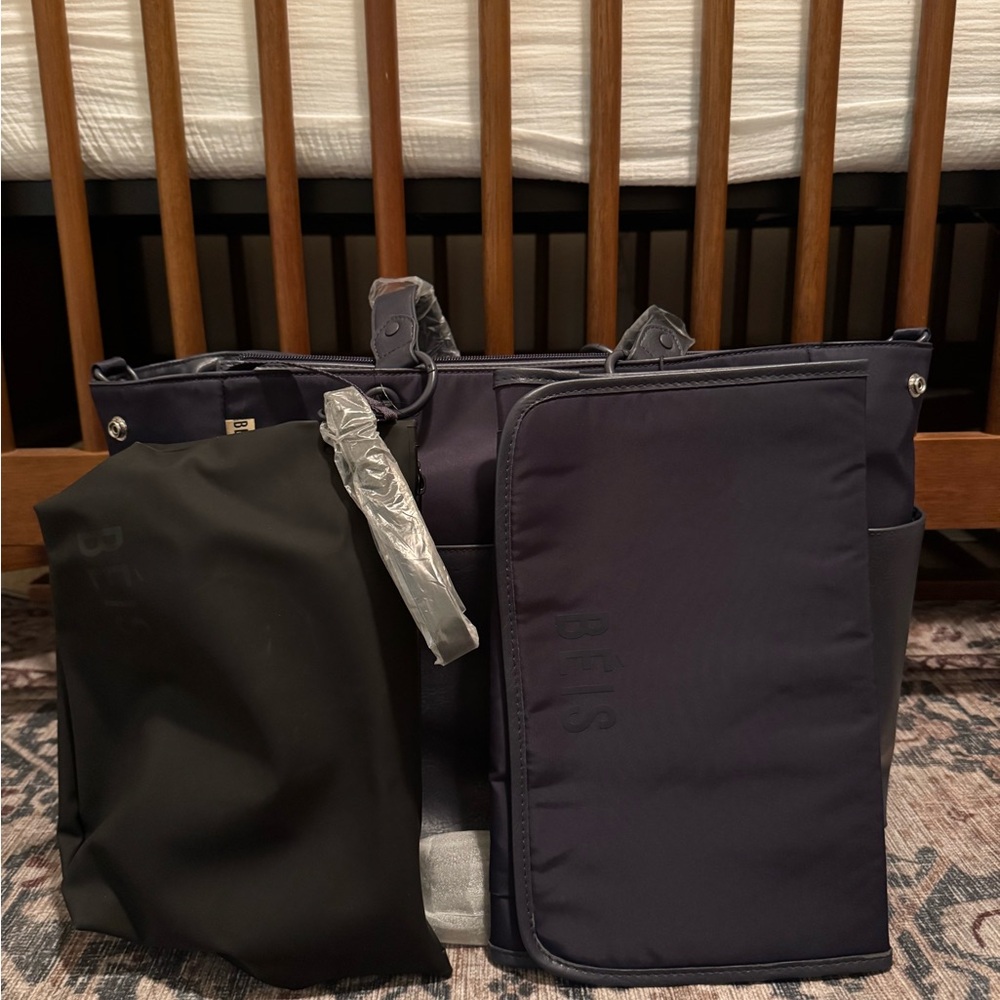NWT BEIS The Diaper Bag 
in Navy - Picture 11 of 15